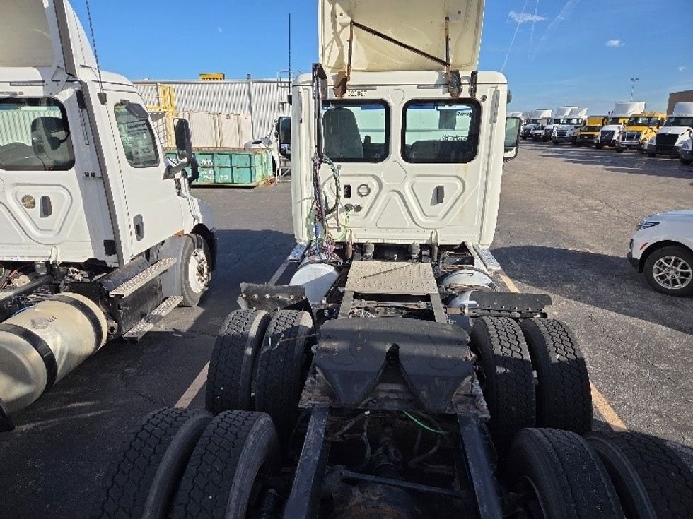 Day Cab Tractor-Heavy Duty Tractors-Freightliner-2019-T12664ST-Kansas City-MO-359,911\n\t\tmiles-$ 46,500 - Image 6