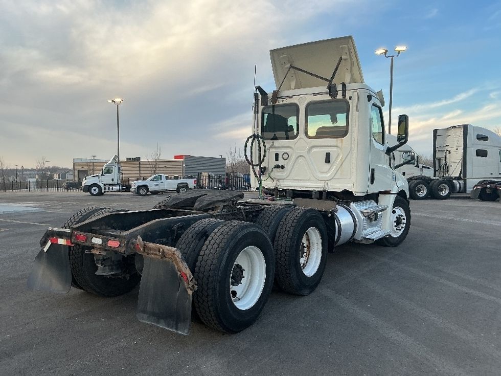 Day Cab Tractor-Heavy Duty Tractors-Freightliner-2019-T12664ST-Kansas City-MO-359,911\n\t\tmiles-$ 46,500 - Image 7