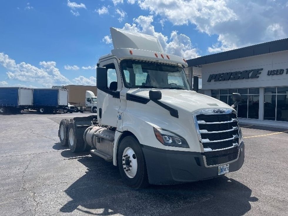 Day Cab Tractor-Heavy Duty Tractors-Freightliner-2019-T12664ST-Kansas City-MO-372,906\n\t\tmiles-$ 49,500 - Image 1