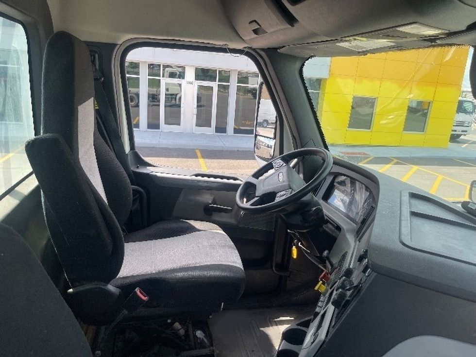 Day Cab Tractor-Heavy Duty Tractors-Freightliner-2019-T12664ST-Kansas City-MO-372,906\n\t\tmiles-$ 49,500 - Image 14