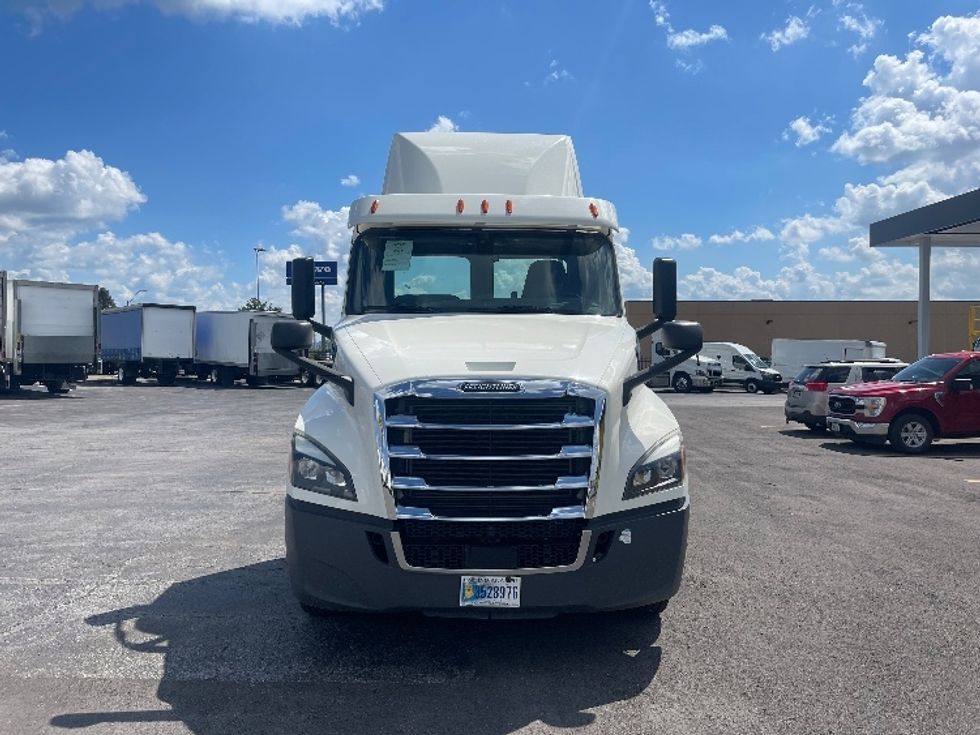 Day Cab Tractor-Heavy Duty Tractors-Freightliner-2019-T12664ST-Kansas City-MO-372,906\n\t\tmiles-$ 49,500 - Image 2