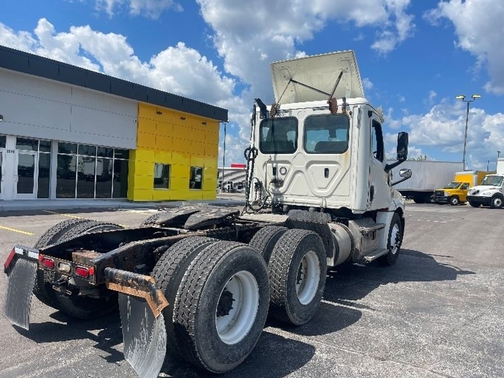 Day Cab Tractor-Heavy Duty Tractors-Freightliner-2019-T12664ST-Kansas City-MO-372,906\n\t\tmiles-$ 49,500 - Image 7