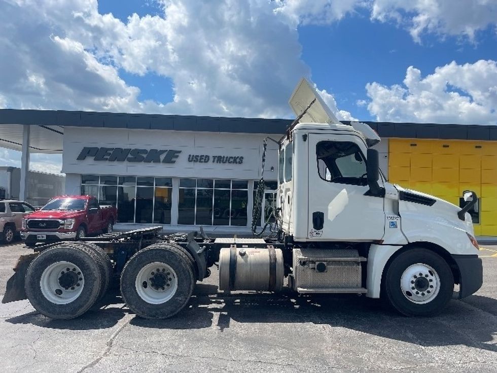Day Cab Tractor-Heavy Duty Tractors-Freightliner-2019-T12664ST-Kansas City-MO-372,906\n\t\tmiles-$ 49,500 - Image 8