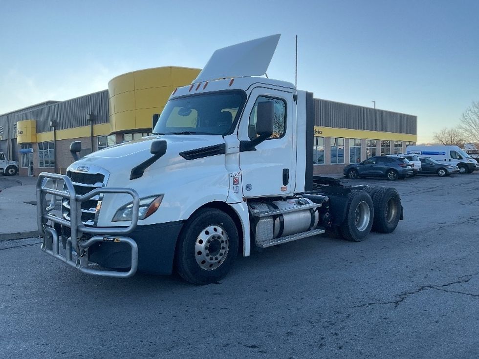Day Cab Tractor-Heavy Duty Tractors-Freightliner-2019-T12664ST-Kansas City-MO-393,251\n\t\tmiles-$ 47,000 - Image 3