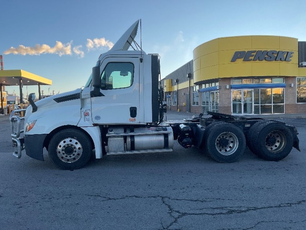 Day Cab Tractor-Heavy Duty Tractors-Freightliner-2019-T12664ST-Kansas City-MO-393,251\n\t\tmiles-$ 47,000 - Image 4