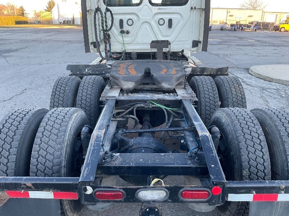 Day Cab Tractor-Heavy Duty Tractors-Freightliner-2019-T12664ST-Kansas City-MO-393,251\n\t\tmiles-$ 47,000 - Image 6