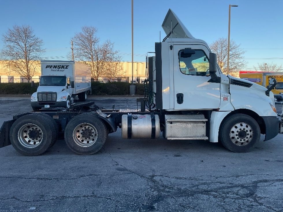 Day Cab Tractor-Heavy Duty Tractors-Freightliner-2019-T12664ST-Kansas City-MO-393,251\n\t\tmiles-$ 47,000 - Image 8
