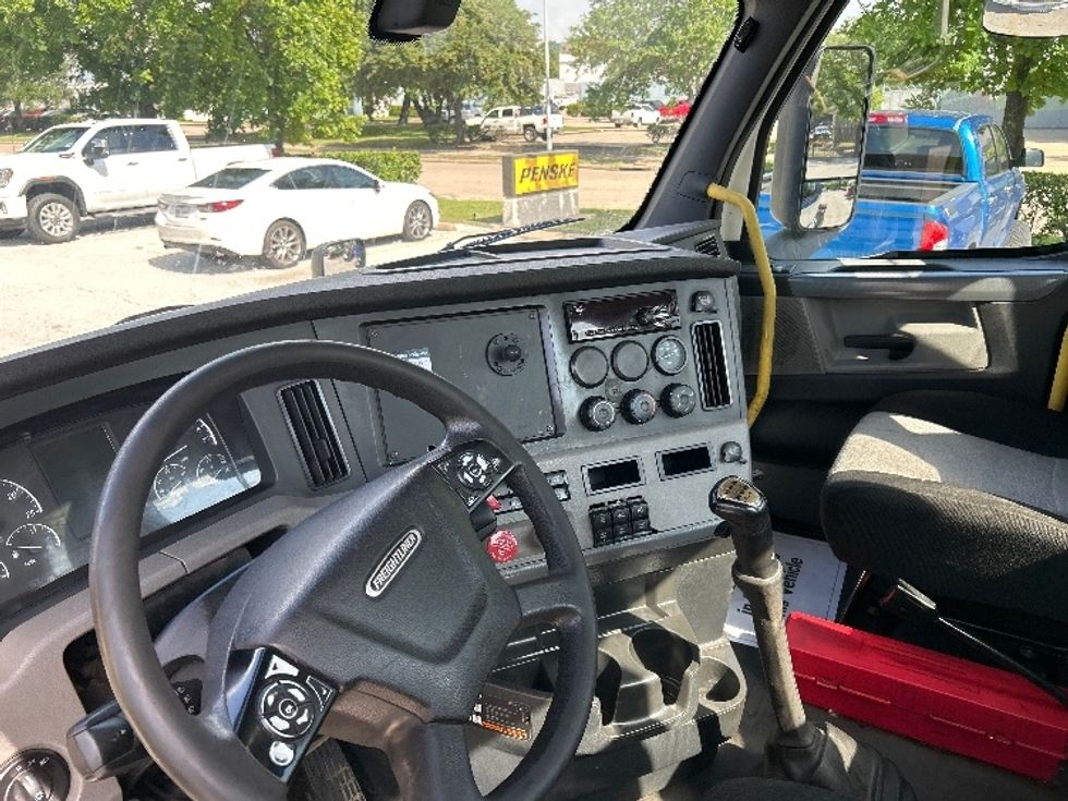 Day Cab Tractor-Heavy Duty Tractors-Freightliner-2019-T12664ST-Katy-TX-350,213\n\t\tmiles-$ 41,500 - Image 10