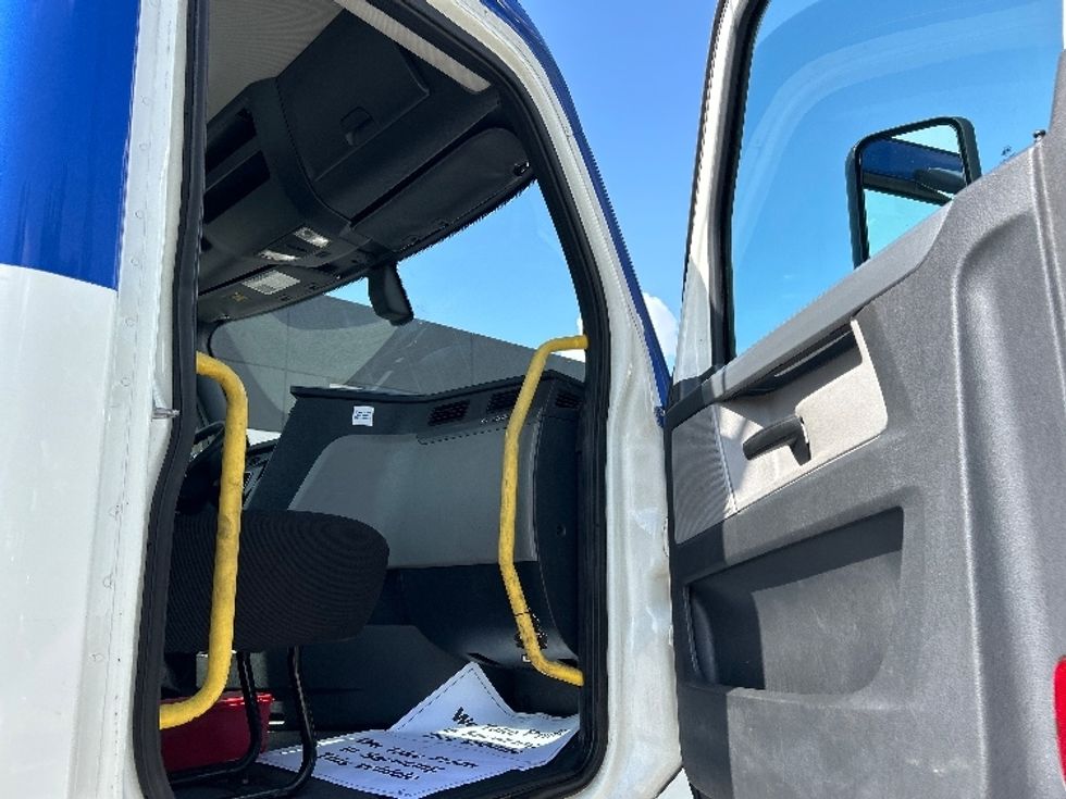 Day Cab Tractor-Heavy Duty Tractors-Freightliner-2019-T12664ST-Katy-TX-350,213\n\t\tmiles-$ 41,500 - Image 12