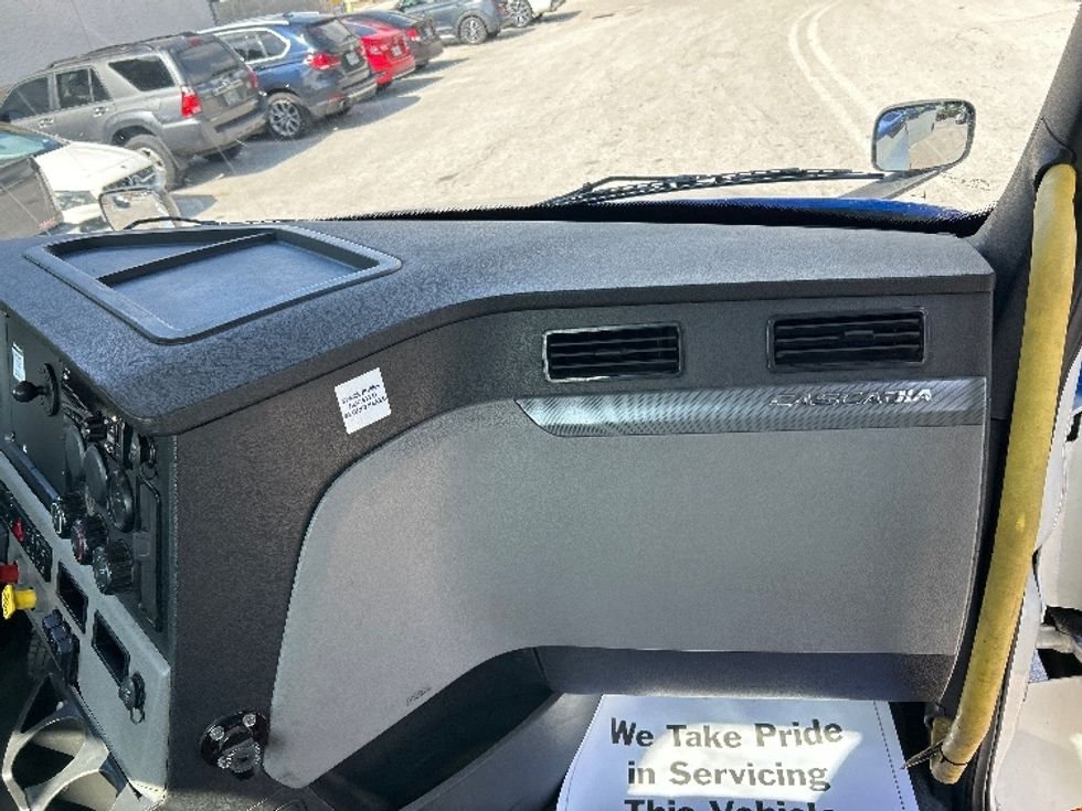 Day Cab Tractor-Heavy Duty Tractors-Freightliner-2019-T12664ST-Katy-TX-350,213\n\t\tmiles-$ 41,500 - Image 13