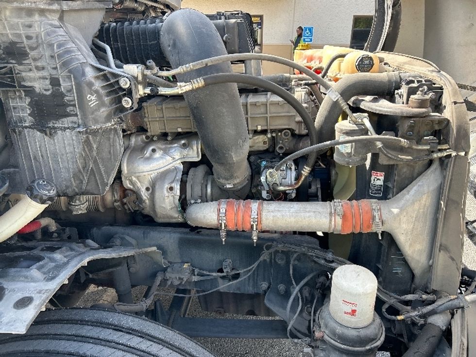 Day Cab Tractor-Heavy Duty Tractors-Freightliner-2019-T12664ST-Katy-TX-350,213\n\t\tmiles-$ 41,500 - Image 15