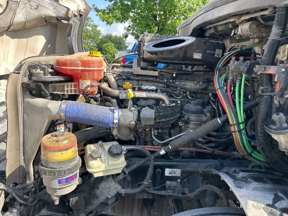 Day Cab Tractor-Heavy Duty Tractors-Freightliner-2019-T12664ST-Katy-TX-350,213\n\t\tmiles-$ 41,500 - Image 16