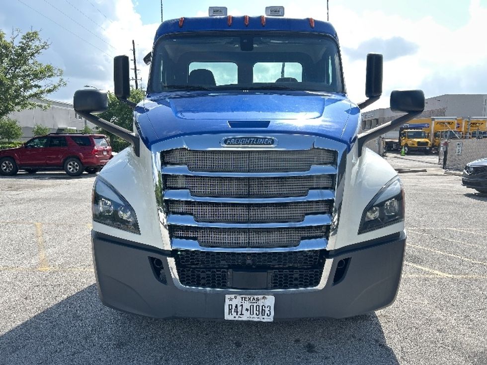 Day Cab Tractor-Heavy Duty Tractors-Freightliner-2019-T12664ST-Katy-TX-350,213\n\t\tmiles-$ 41,500 - Image 2