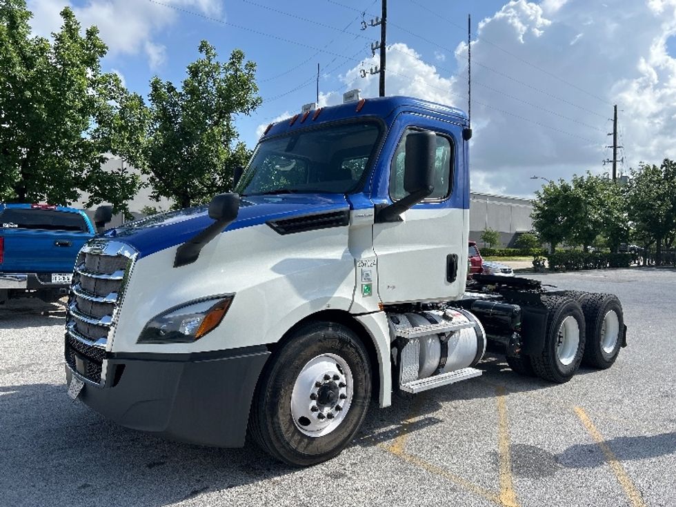 Day Cab Tractor-Heavy Duty Tractors-Freightliner-2019-T12664ST-Katy-TX-350,213\n\t\tmiles-$ 41,500 - Image 3