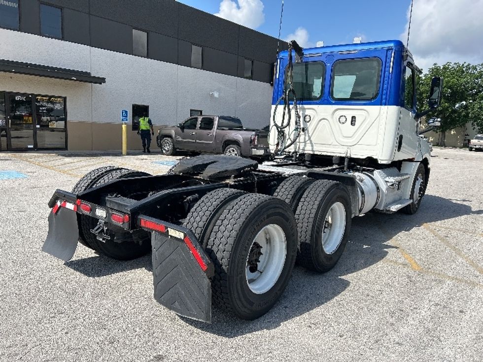 Day Cab Tractor-Heavy Duty Tractors-Freightliner-2019-T12664ST-Katy-TX-350,213\n\t\tmiles-$ 41,500 - Image 7