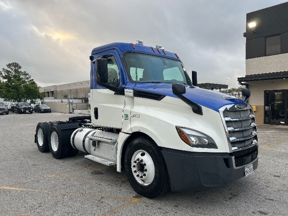 Day Cab Tractor-Heavy Duty Tractors-Freightliner-2019-T12664ST-Katy-TX-358,839\n\t\tmiles-$ 44,250 - Image 1
