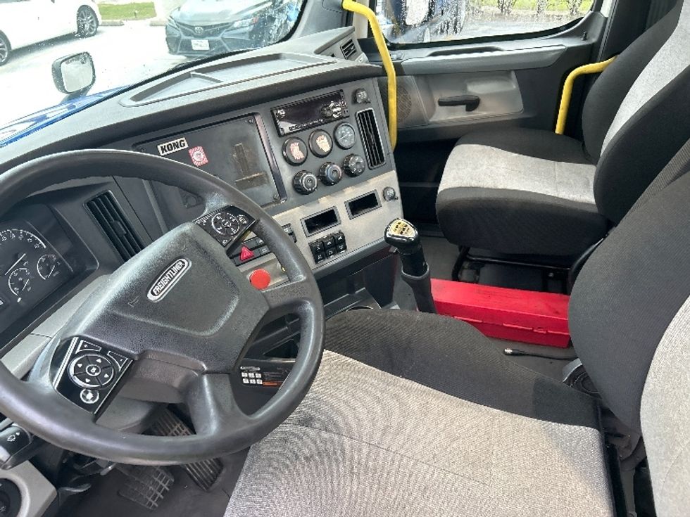 Day Cab Tractor-Heavy Duty Tractors-Freightliner-2019-T12664ST-Katy-TX-358,839\n\t\tmiles-$ 44,250 - Image 10