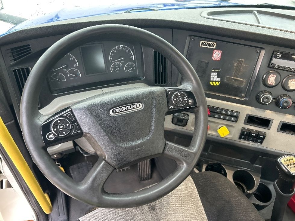 Day Cab Tractor-Heavy Duty Tractors-Freightliner-2019-T12664ST-Katy-TX-358,839\n\t\tmiles-$ 44,250 - Image 11