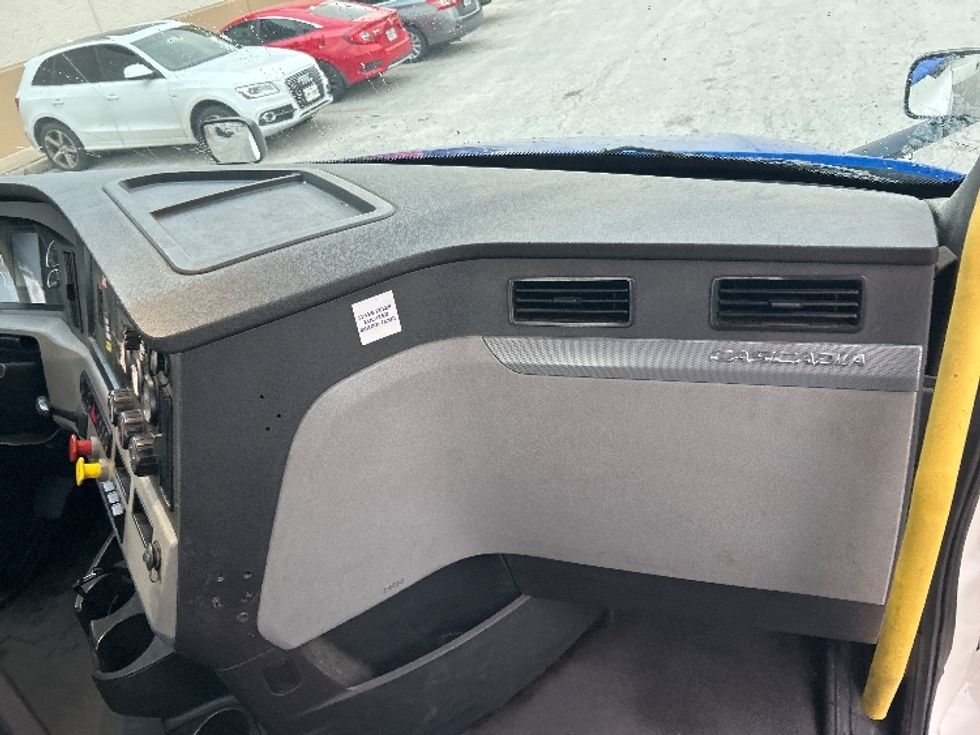 Day Cab Tractor-Heavy Duty Tractors-Freightliner-2019-T12664ST-Katy-TX-358,839\n\t\tmiles-$ 44,250 - Image 13