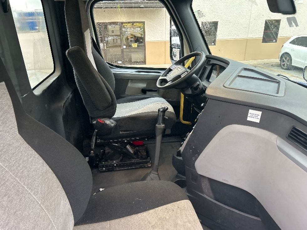 Day Cab Tractor-Heavy Duty Tractors-Freightliner-2019-T12664ST-Katy-TX-358,839\n\t\tmiles-$ 44,250 - Image 14