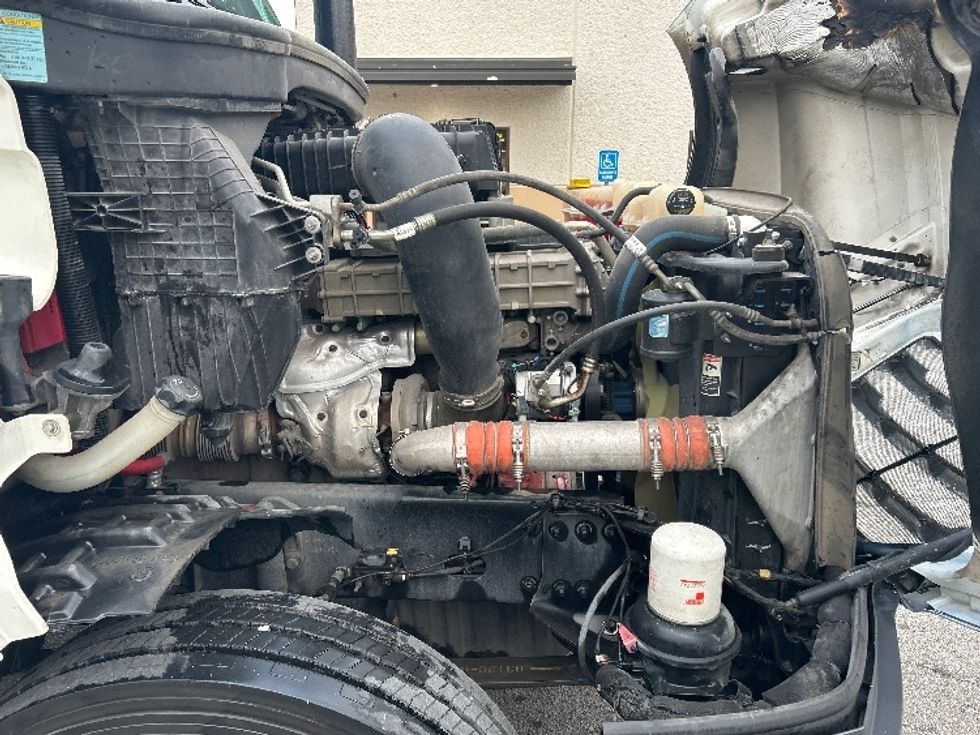 Day Cab Tractor-Heavy Duty Tractors-Freightliner-2019-T12664ST-Katy-TX-358,839\n\t\tmiles-$ 44,250 - Image 15