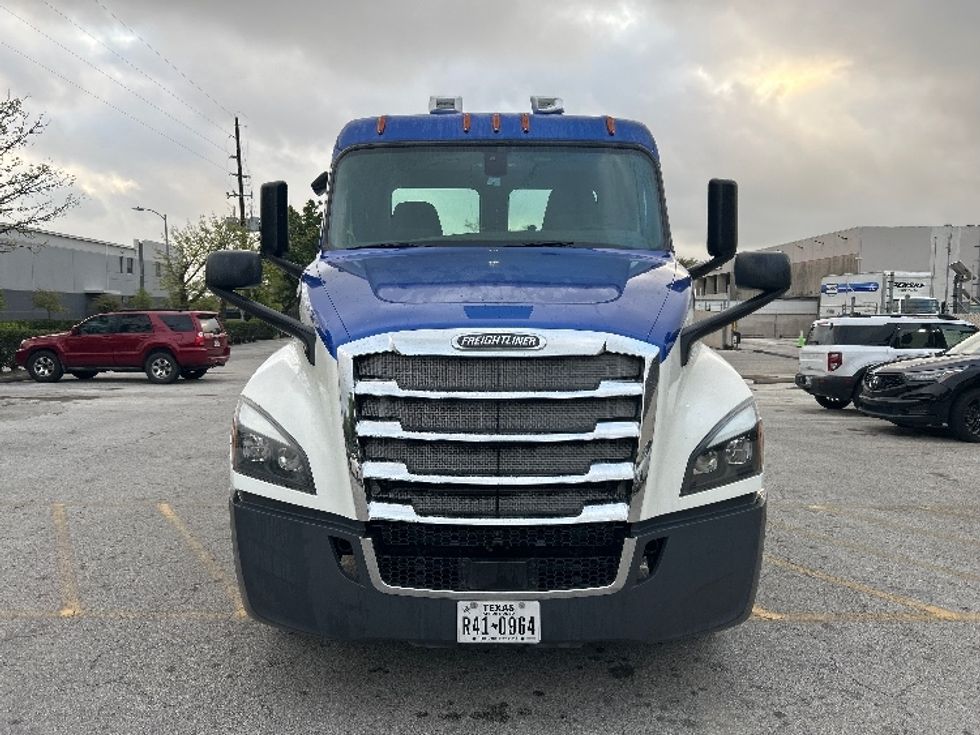 Day Cab Tractor-Heavy Duty Tractors-Freightliner-2019-T12664ST-Katy-TX-358,839\n\t\tmiles-$ 44,250 - Image 2
