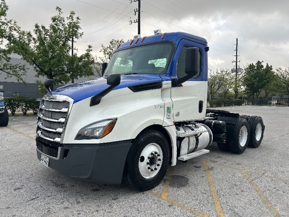 Day Cab Tractor-Heavy Duty Tractors-Freightliner-2019-T12664ST-Katy-TX-358,839\n\t\tmiles-$ 44,250 - Image 3