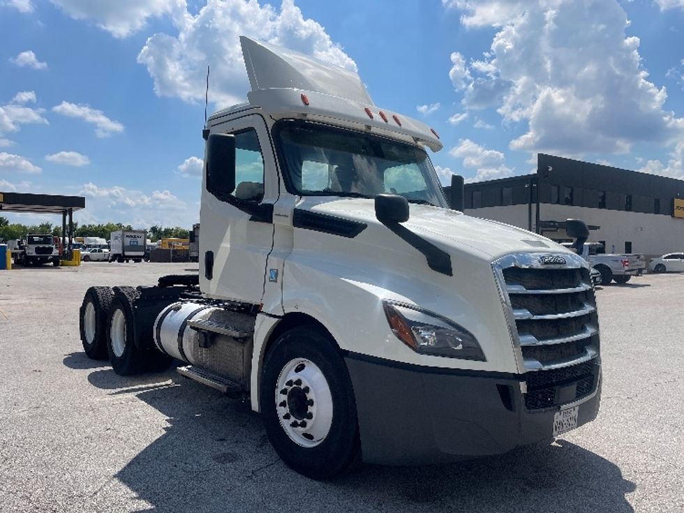 Day Cab Tractor-Heavy Duty Tractors-Freightliner-2019-T12664ST-Katy-TX-447,540\n\t\tmiles-$ 43,000 - Image 1