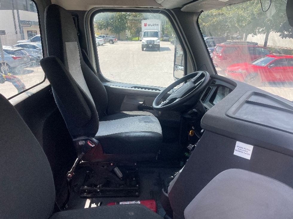 Day Cab Tractor-Heavy Duty Tractors-Freightliner-2019-T12664ST-Katy-TX-447,540\n\t\tmiles-$ 43,000 - Image 12