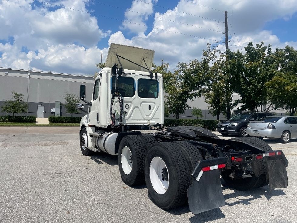 Day Cab Tractor-Heavy Duty Tractors-Freightliner-2019-T12664ST-Katy-TX-447,540\n\t\tmiles-$ 43,000 - Image 5