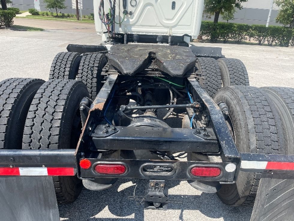 Day Cab Tractor-Heavy Duty Tractors-Freightliner-2019-T12664ST-Katy-TX-447,540\n\t\tmiles-$ 43,000 - Image 6