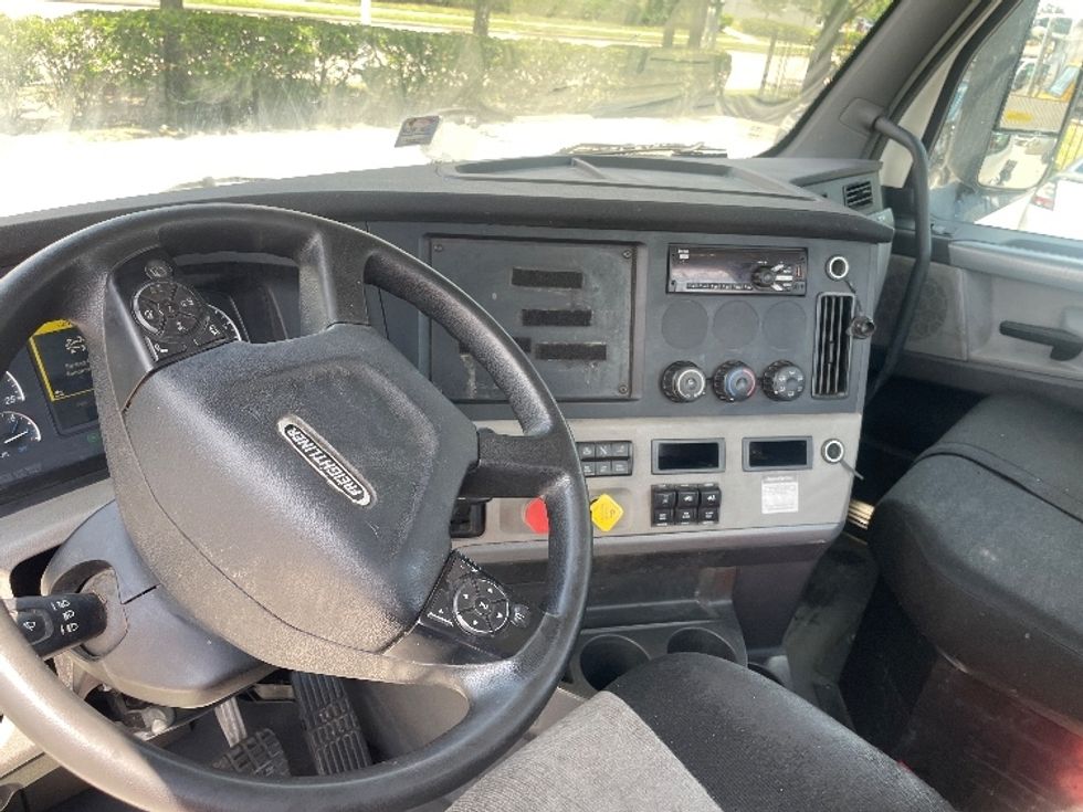 Day Cab Tractor-Heavy Duty Tractors-Freightliner-2019-T12664ST-Katy-TX-447,540\n\t\tmiles-$ 43,000 - Image 9