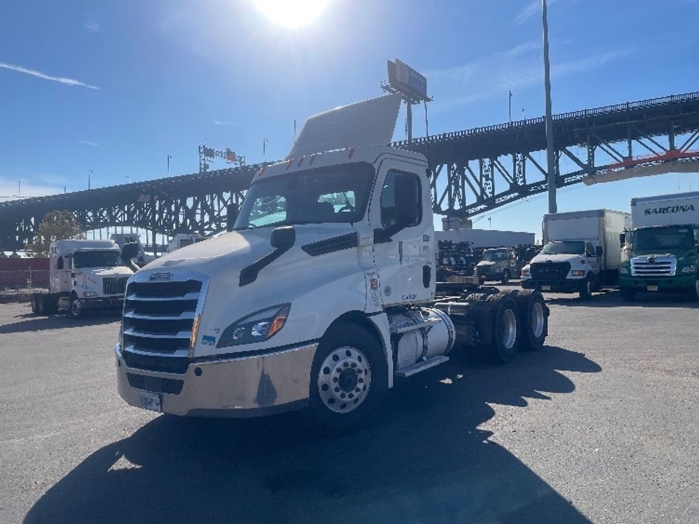 Day Cab Tractor-Heavy Duty Tractors-Freightliner-2019-T12664ST-Kearny-NJ-195,756\n\t\tmiles-$ 66,750 - Image 3
