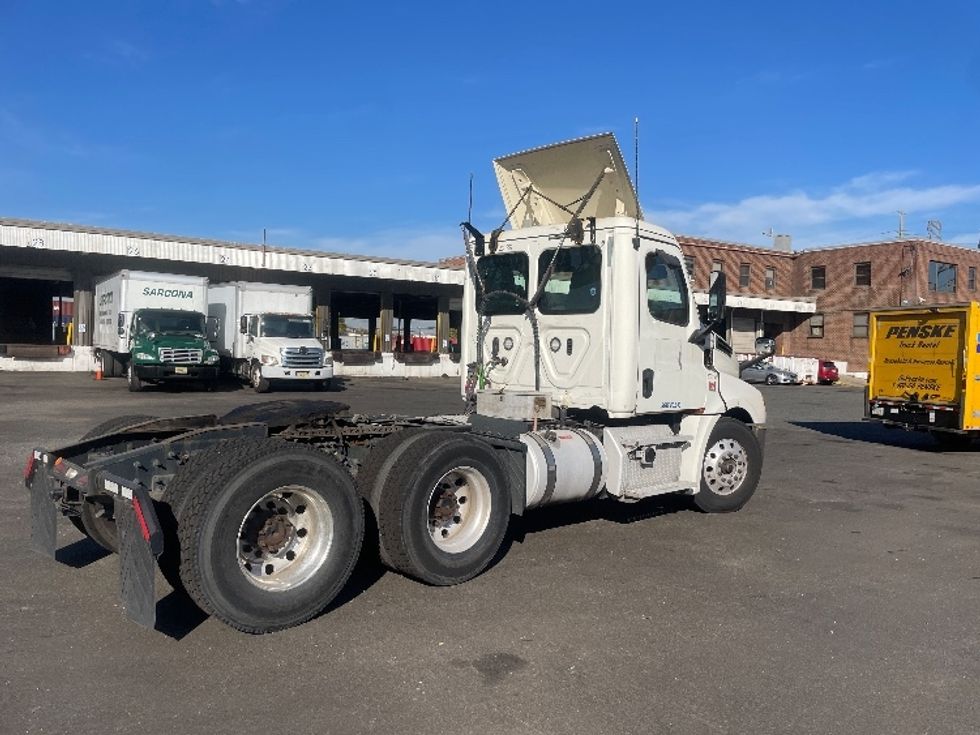 Day Cab Tractor-Heavy Duty Tractors-Freightliner-2019-T12664ST-Kearny-NJ-195,756\n\t\tmiles-$ 66,750 - Image 7