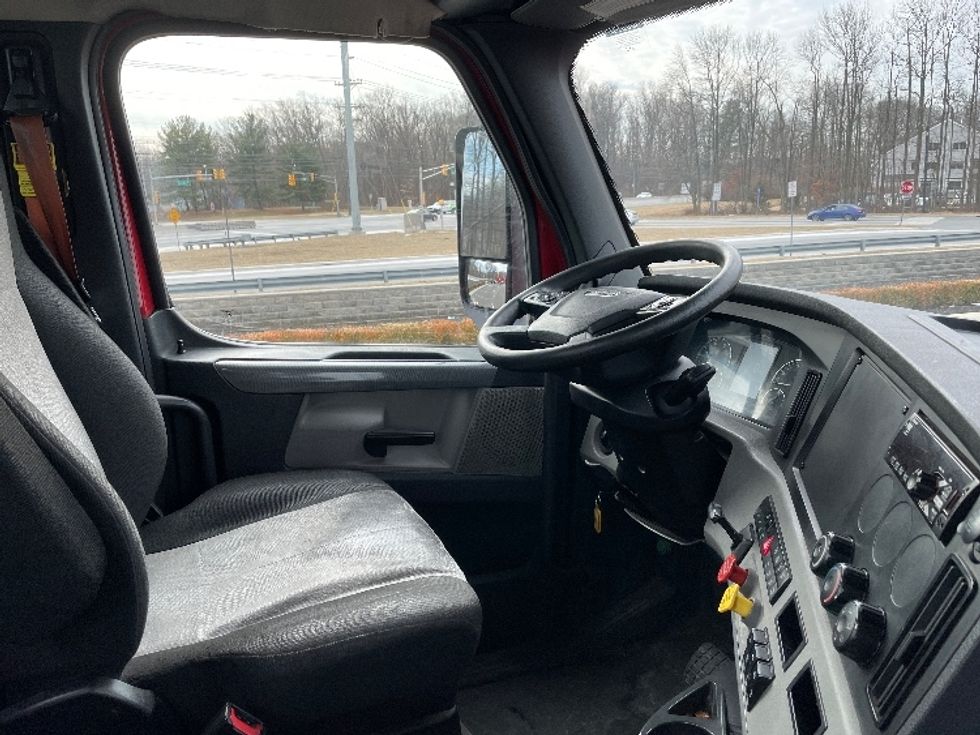 Day Cab Tractor-Heavy Duty Tractors-Freightliner-2019-T12664ST-Kearny-NJ-198,353\n\t\tmiles-$ 56,750 - Image 14