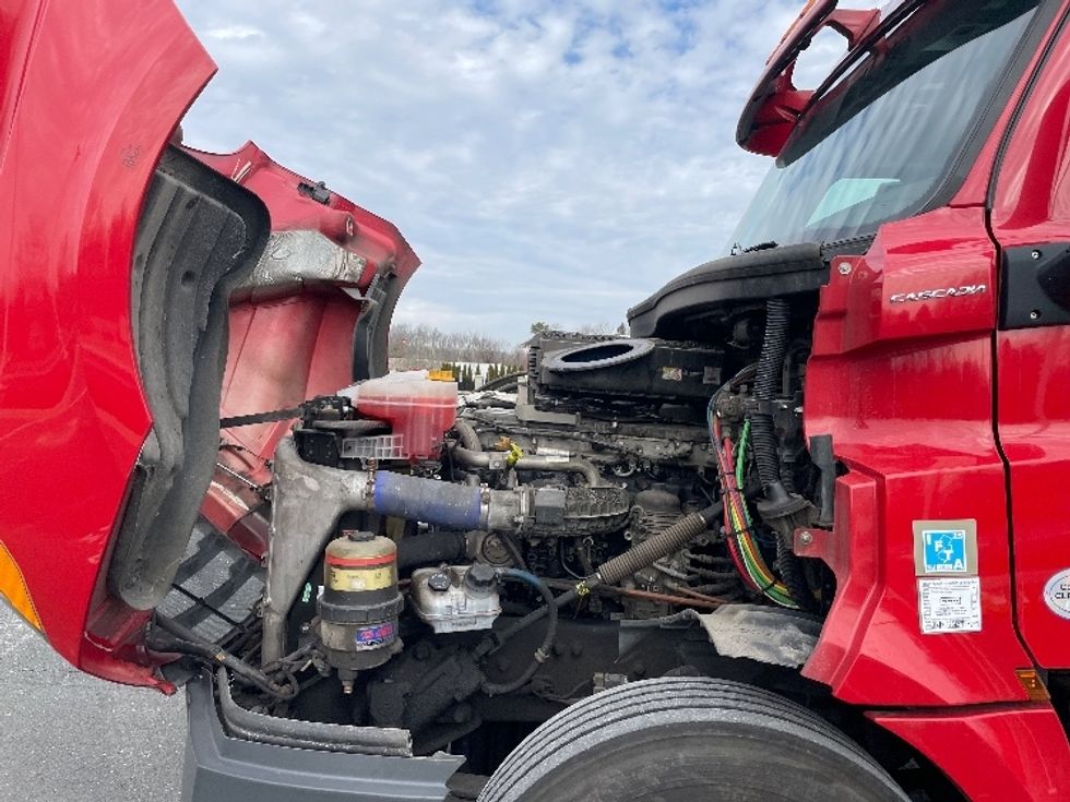 Day Cab Tractor-Heavy Duty Tractors-Freightliner-2019-T12664ST-Kearny-NJ-198,353\n\t\tmiles-$ 56,750 - Image 16