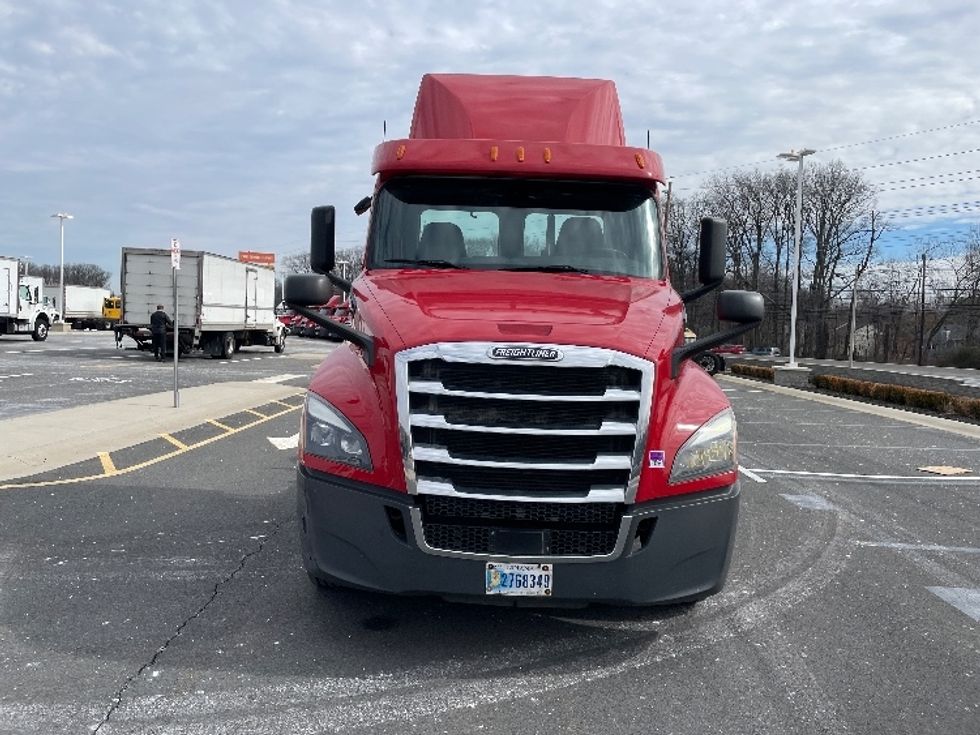Day Cab Tractor-Heavy Duty Tractors-Freightliner-2019-T12664ST-Kearny-NJ-198,353\n\t\tmiles-$ 56,750 - Image 2