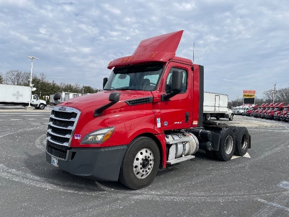 Day Cab Tractor-Heavy Duty Tractors-Freightliner-2019-T12664ST-Kearny-NJ-198,353\n\t\tmiles-$ 56,750 - Image 3