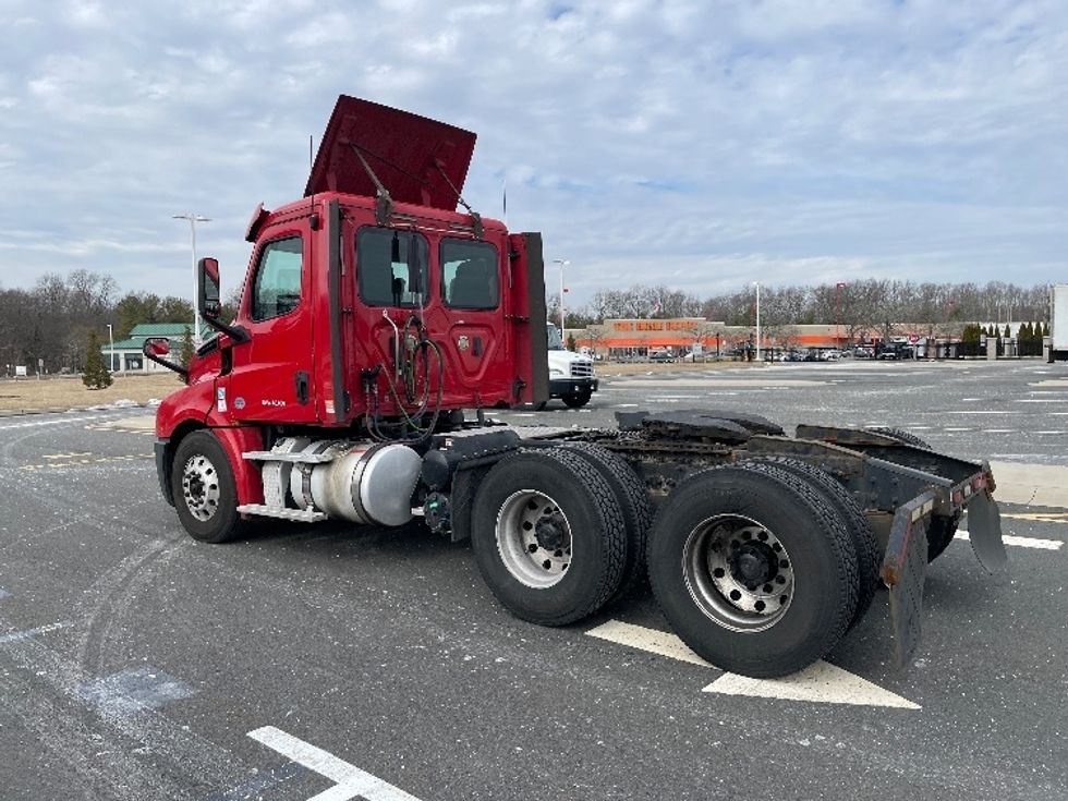 Day Cab Tractor-Heavy Duty Tractors-Freightliner-2019-T12664ST-Kearny-NJ-198,353\n\t\tmiles-$ 56,750 - Image 5