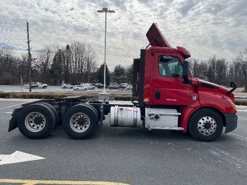 Day Cab Tractor-Heavy Duty Tractors-Freightliner-2019-T12664ST-Kearny-NJ-198,353\n\t\tmiles-$ 56,750 - Image 8