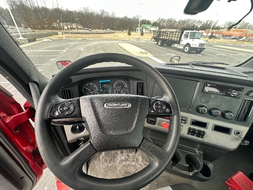 Day Cab Tractor-Heavy Duty Tractors-Freightliner-2019-T12664ST-Kearny-NJ-203,000\n\t\tmiles-$ 56,500 - Image 10
