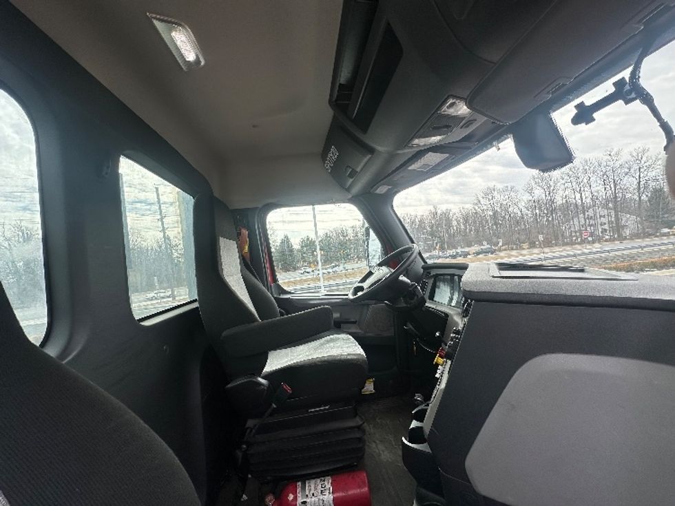 Day Cab Tractor-Heavy Duty Tractors-Freightliner-2019-T12664ST-Kearny-NJ-203,000\n\t\tmiles-$ 56,500 - Image 14
