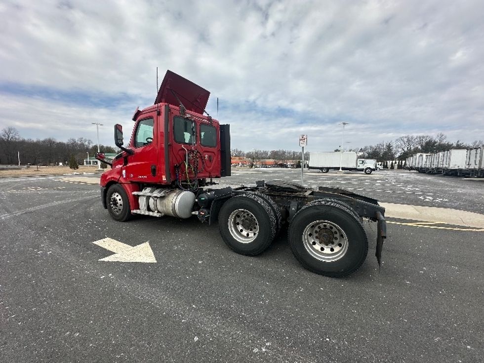 Day Cab Tractor-Heavy Duty Tractors-Freightliner-2019-T12664ST-Kearny-NJ-203,000\n\t\tmiles-$ 56,500 - Image 5