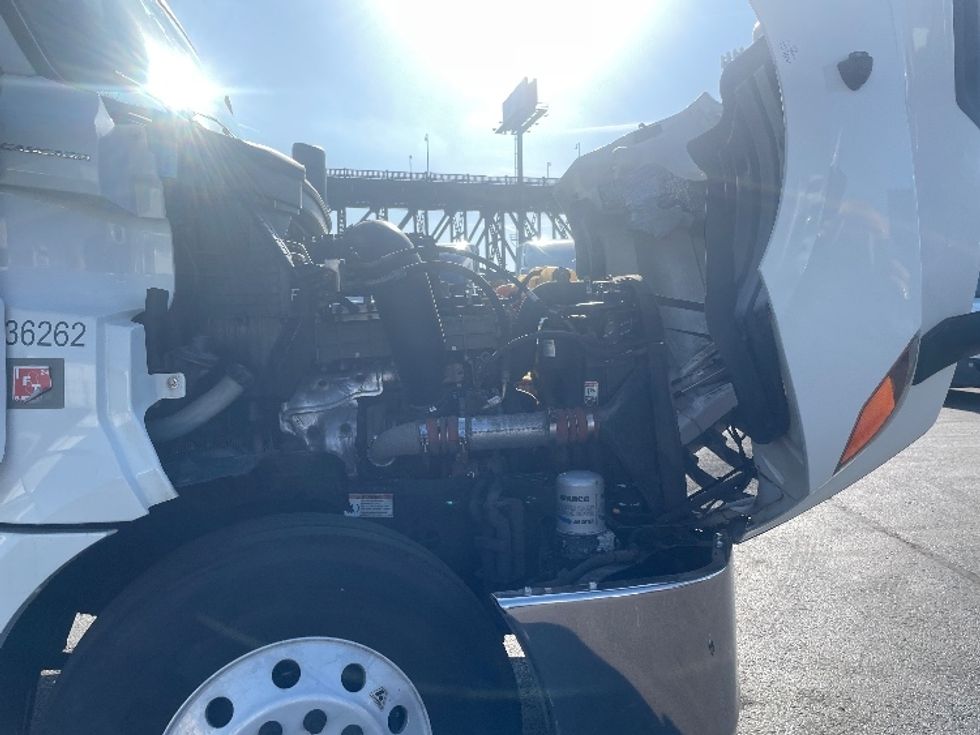 Day Cab Tractor-Heavy Duty Tractors-Freightliner-2019-T12664ST-Kearny-NJ-203,773\n\t\tmiles-$ 66,250 - Image 15