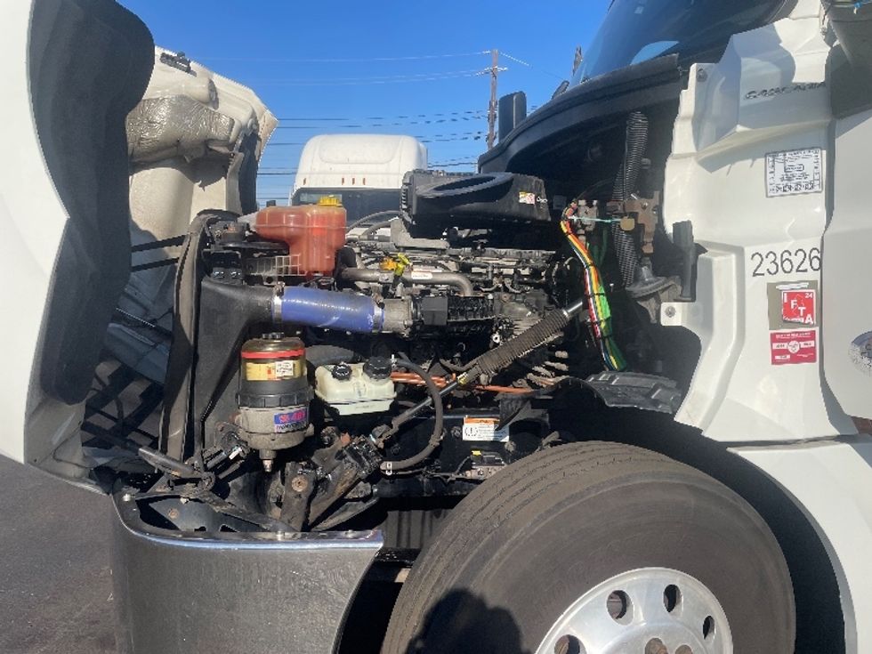 Day Cab Tractor-Heavy Duty Tractors-Freightliner-2019-T12664ST-Kearny-NJ-203,773\n\t\tmiles-$ 66,250 - Image 16