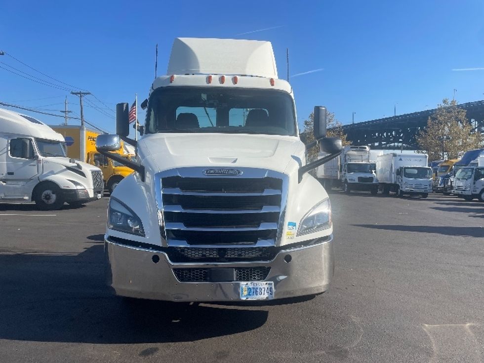 Day Cab Tractor-Heavy Duty Tractors-Freightliner-2019-T12664ST-Kearny-NJ-203,773\n\t\tmiles-$ 66,250 - Image 2