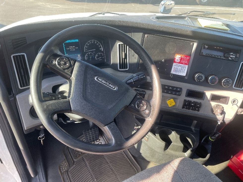 Day Cab Tractor-Heavy Duty Tractors-Freightliner-2019-T12664ST-Kearny-NJ-213,186\n\t\tmiles-$ 38,750 - Image 11