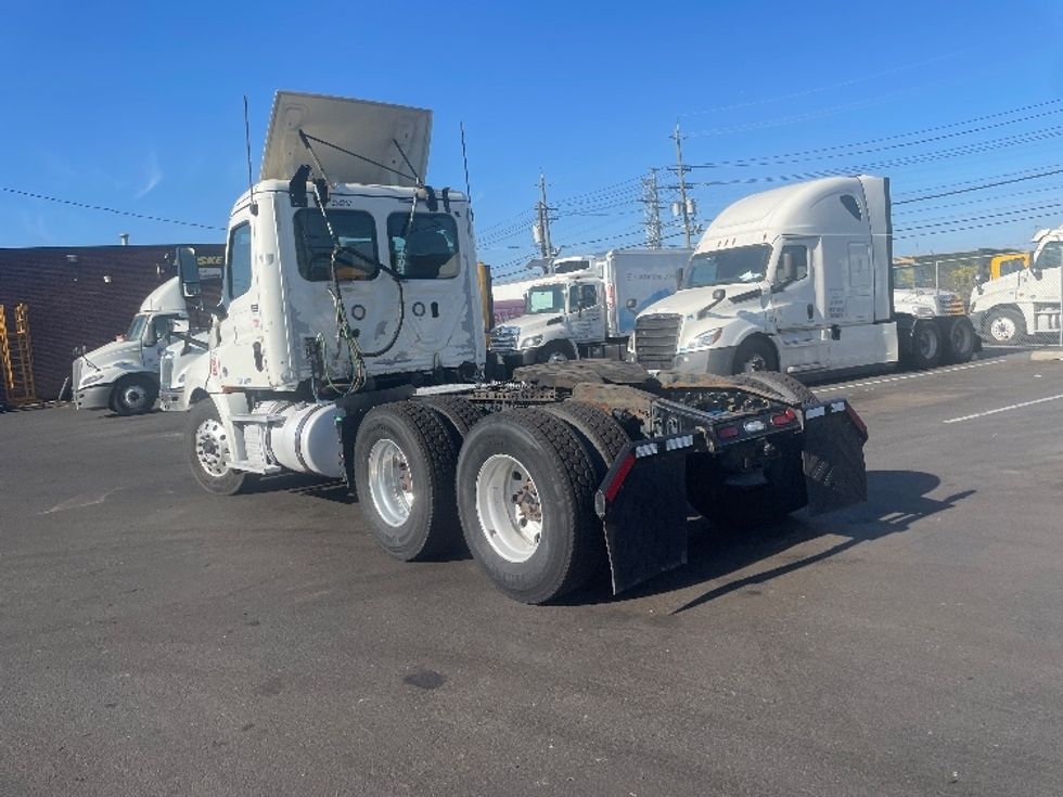 Day Cab Tractor-Heavy Duty Tractors-Freightliner-2019-T12664ST-Kearny-NJ-213,186\n\t\tmiles-$ 38,750 - Image 6