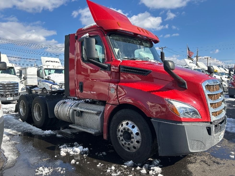 Day Cab Tractor-Heavy Duty Tractors-Freightliner-2019-T12664ST-Kearny-NJ-240,716\n\t\tmiles-$ 55,000 - Image 1