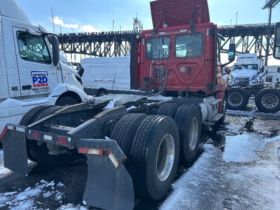 Day Cab Tractor-Heavy Duty Tractors-Freightliner-2019-T12664ST-Kearny-NJ-240,716\n\t\tmiles-$ 55,000 - Image 6